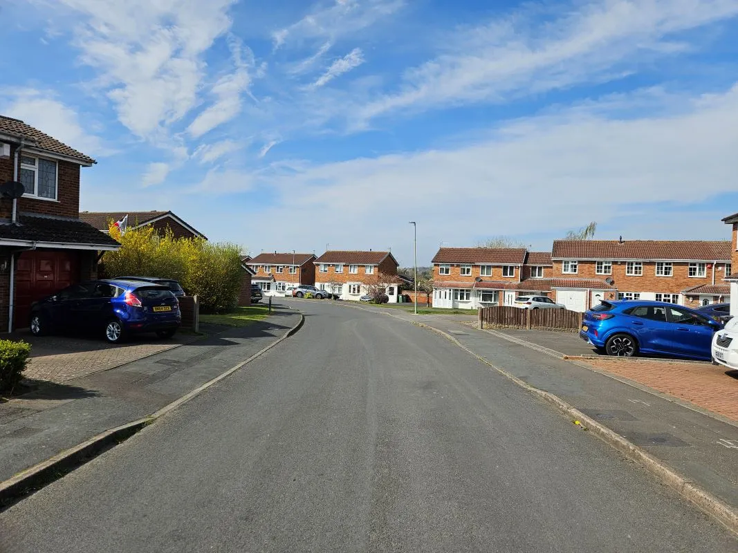 Freehold Investment - Modern Semi Detached House with Two Bedrooms