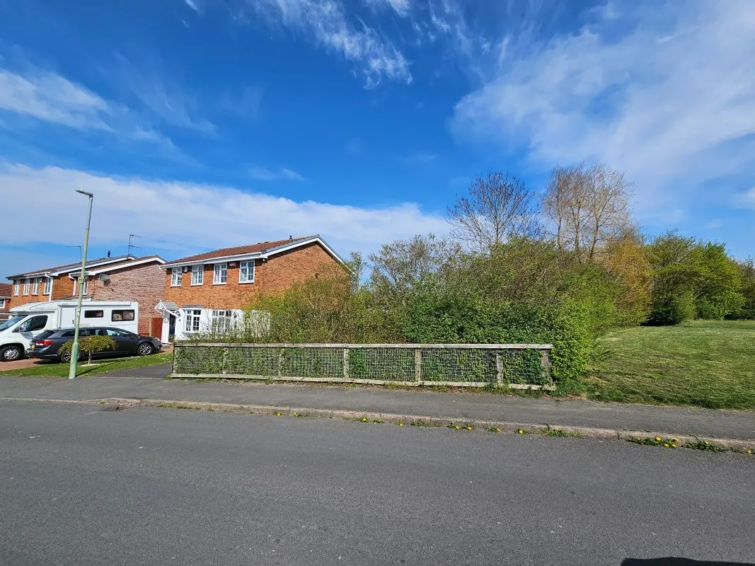 Freehold Investment - Modern Semi Detached House with Two Bedrooms