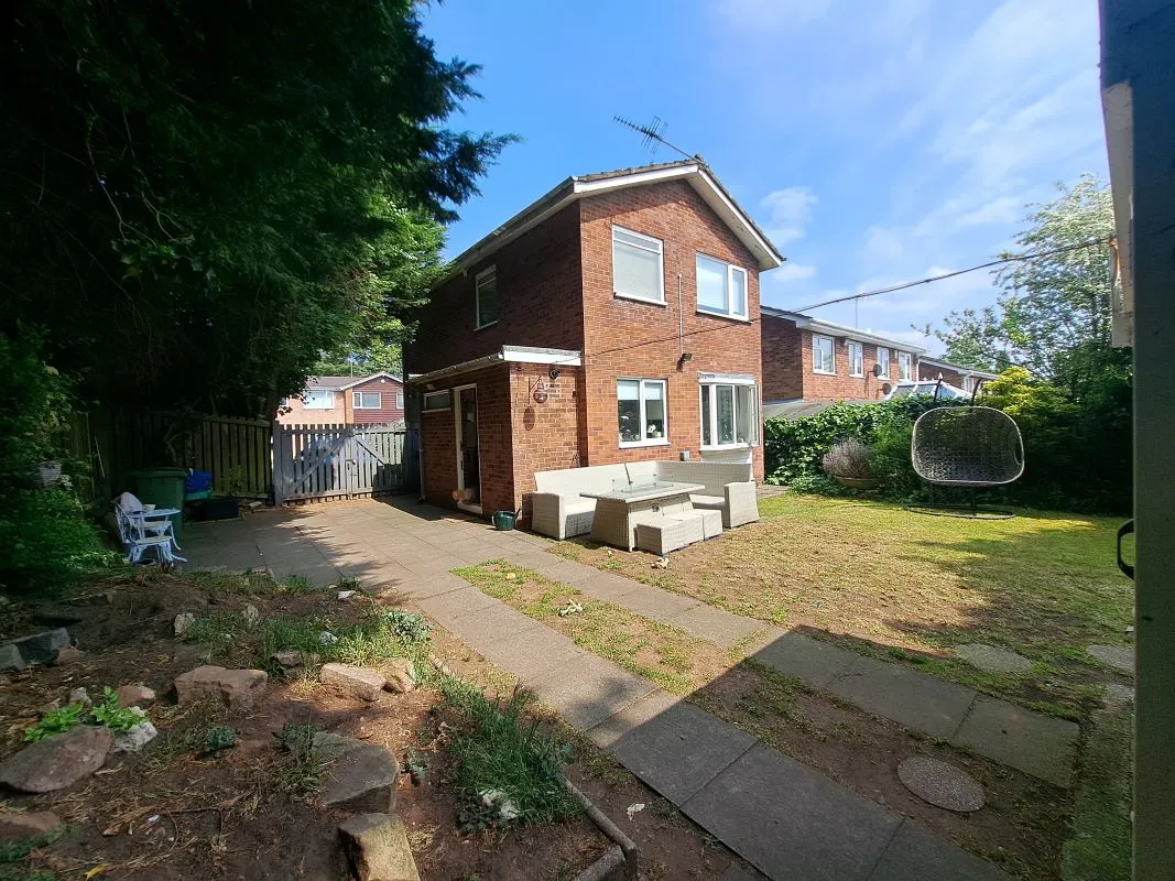 Freehold Vacant Detached House with Potential Building Plot