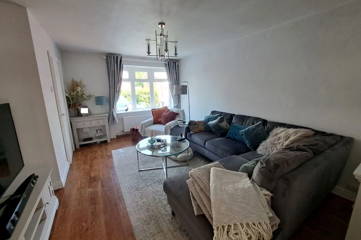 Freehold Vacant Detached House with Potential Building Plot
