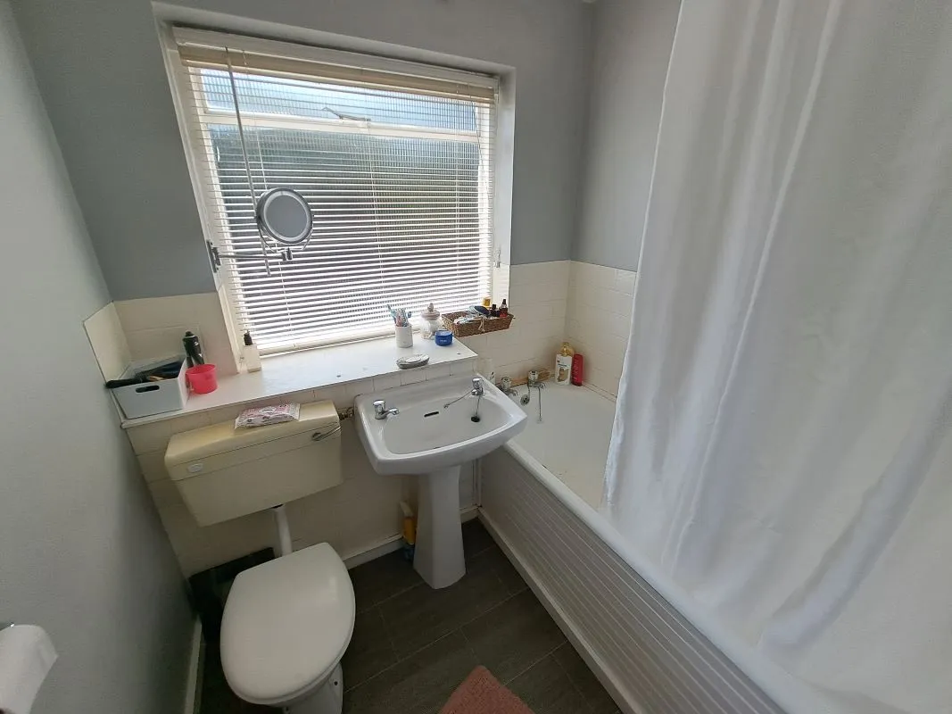 Freehold Vacant Detached House with Potential Building Plot