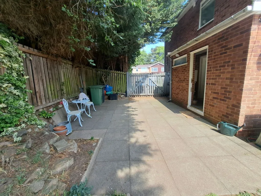 Freehold Vacant Detached House with Potential Building Plot