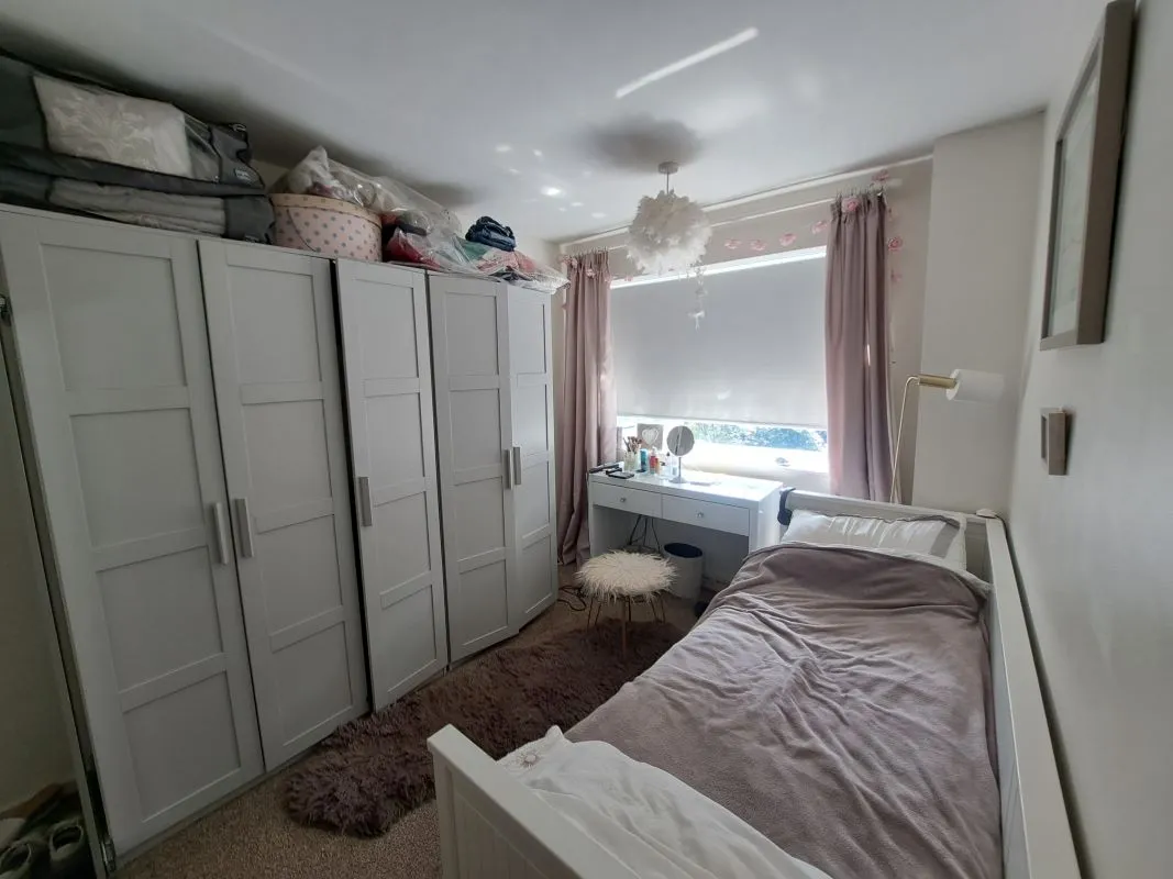 Freehold Vacant Detached House with Potential Building Plot