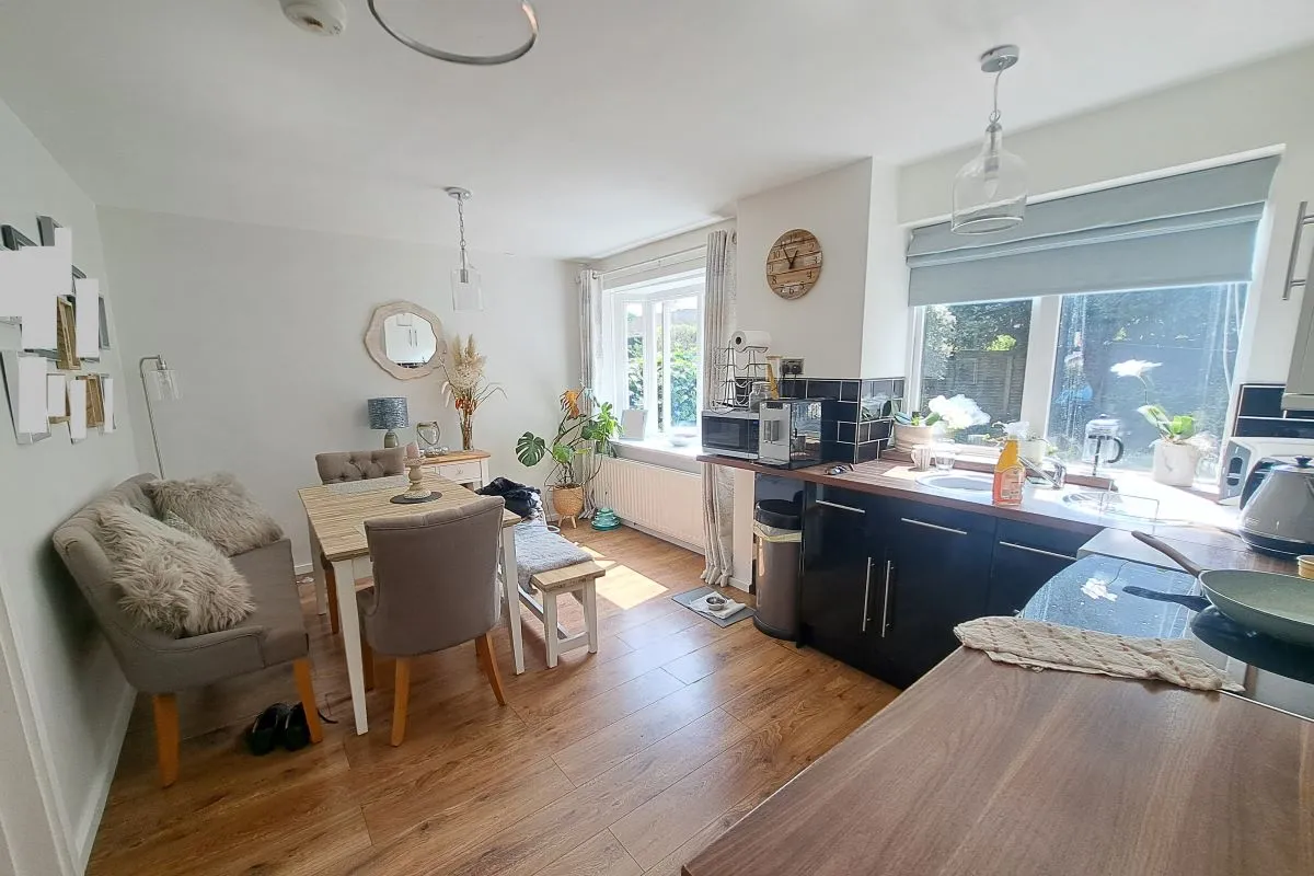 Freehold Vacant Detached House with Potential Building Plot