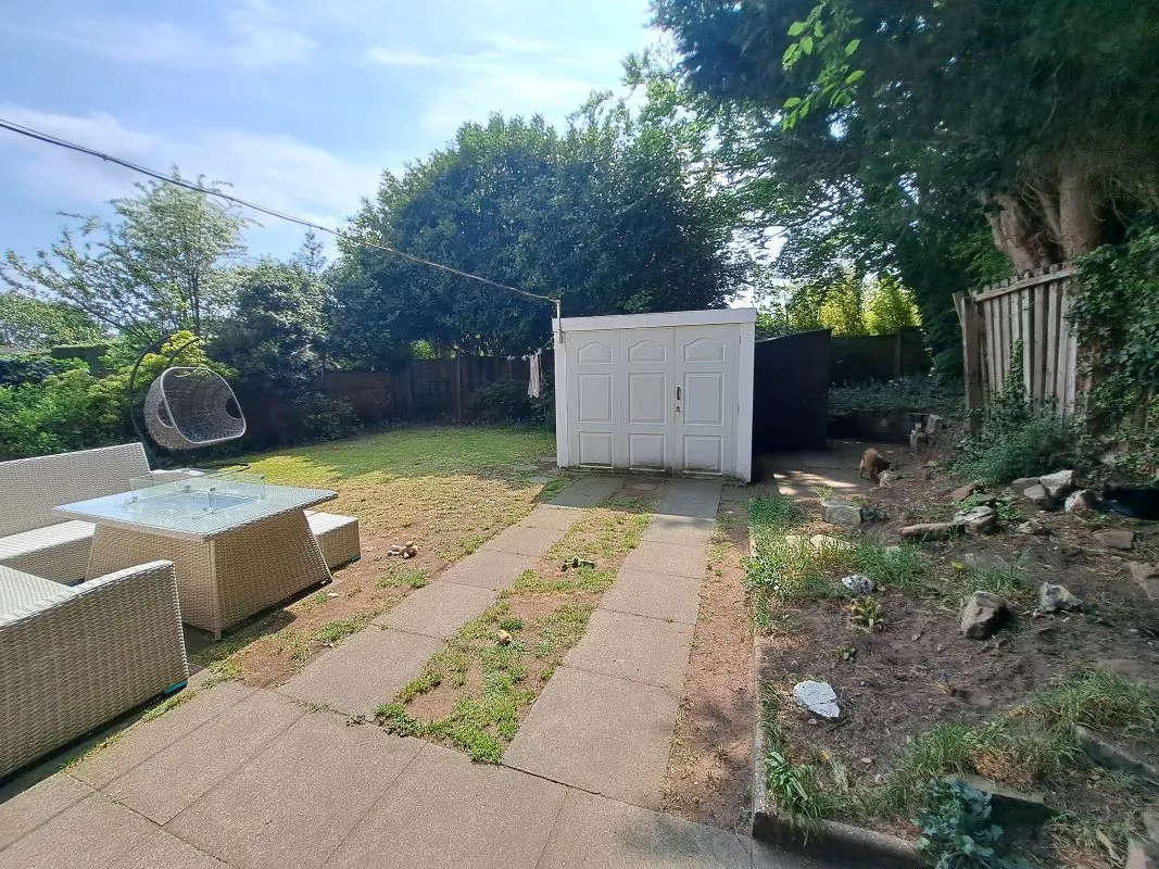 Freehold Vacant Detached House with Potential Building Plot