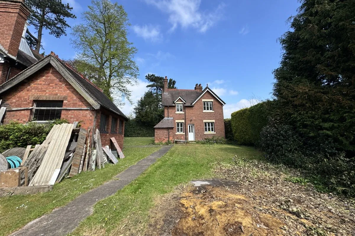 Freehold Vacant Detached Cottage with Consent to Extend to 4/5 Bedrooms