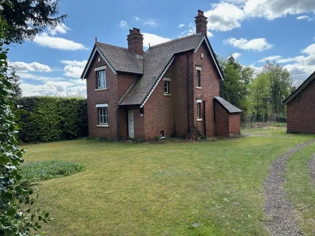 Freehold Vacant Detached Cottage with Consent to Extend to 4/5 Bedrooms
