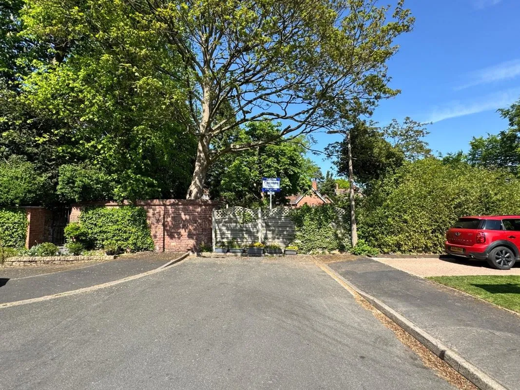 Freehold Building Plot - Consent for a Five Bedroomed Detached House.