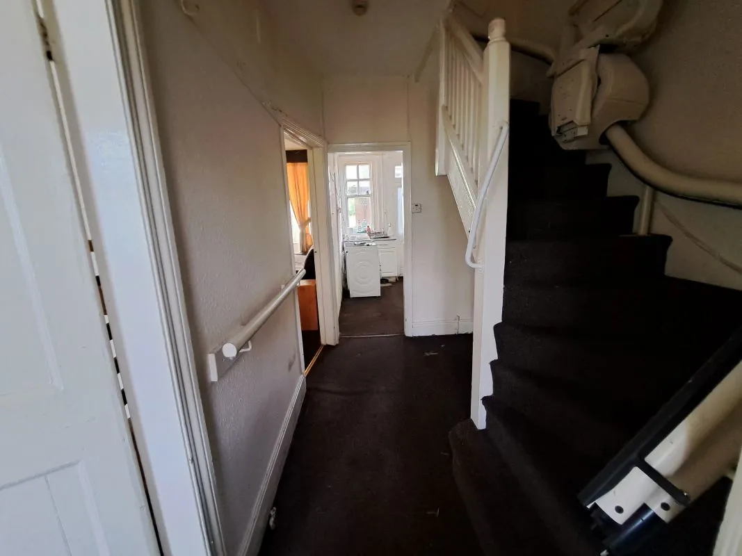 Freehold Vacant Three Bedroom House