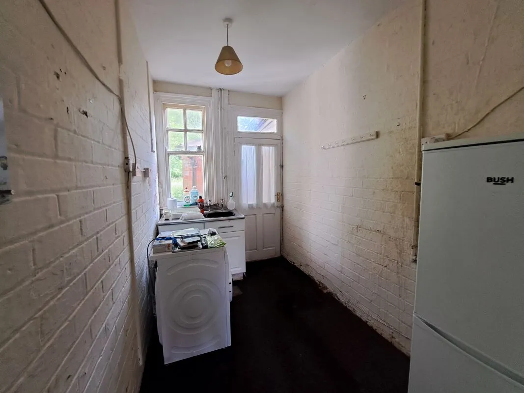 Freehold Vacant Three Bedroom House