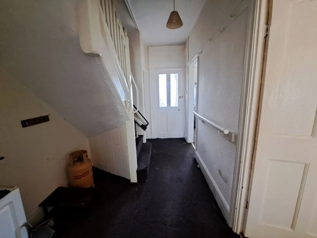 Freehold Vacant Three Bedroom House