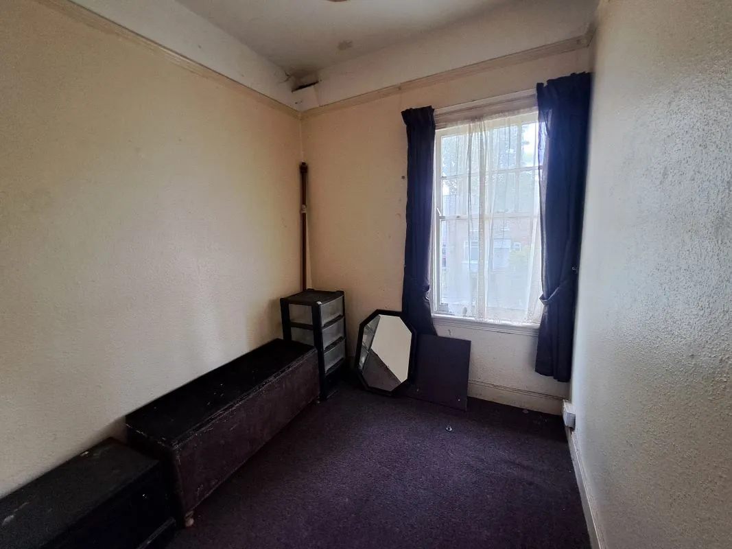 Freehold Vacant Three Bedroom House