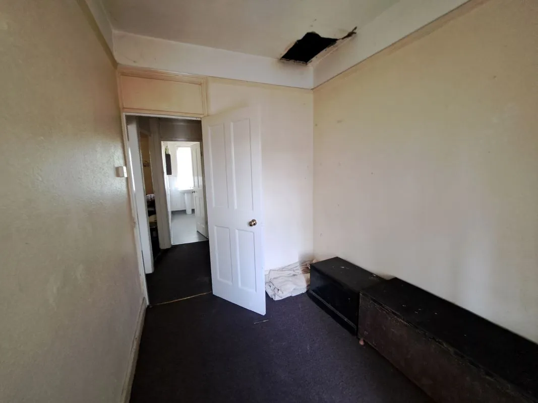 Freehold Vacant Three Bedroom House