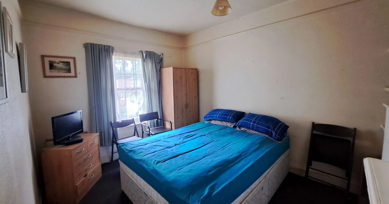Freehold Vacant Three Bedroom House