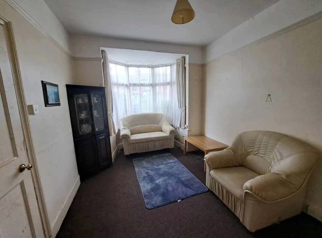 Freehold Vacant Three Bedroom House
