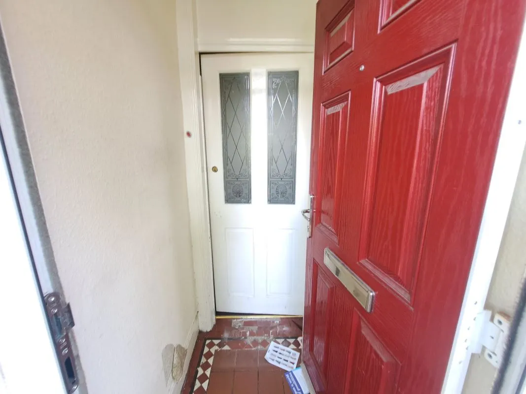 Freehold Vacant Three Bedroom House