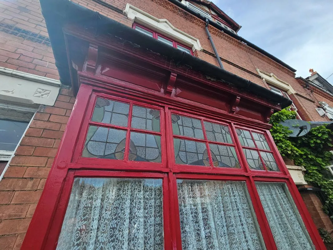 Freehold Spacious End-Terraced House with Vacant Possession