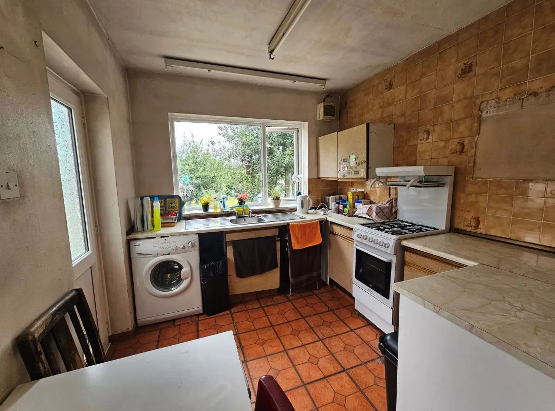 Freehold Vacant Semi-Detached House with Three Bedrooms