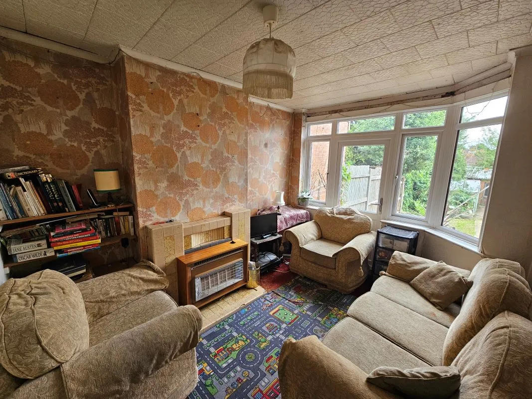 Freehold Vacant Semi-Detached House with Three Bedrooms