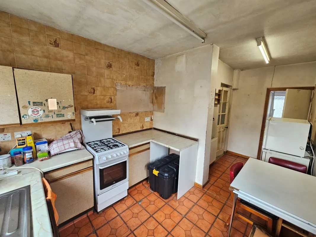 Freehold Vacant Semi-Detached House with Three Bedrooms