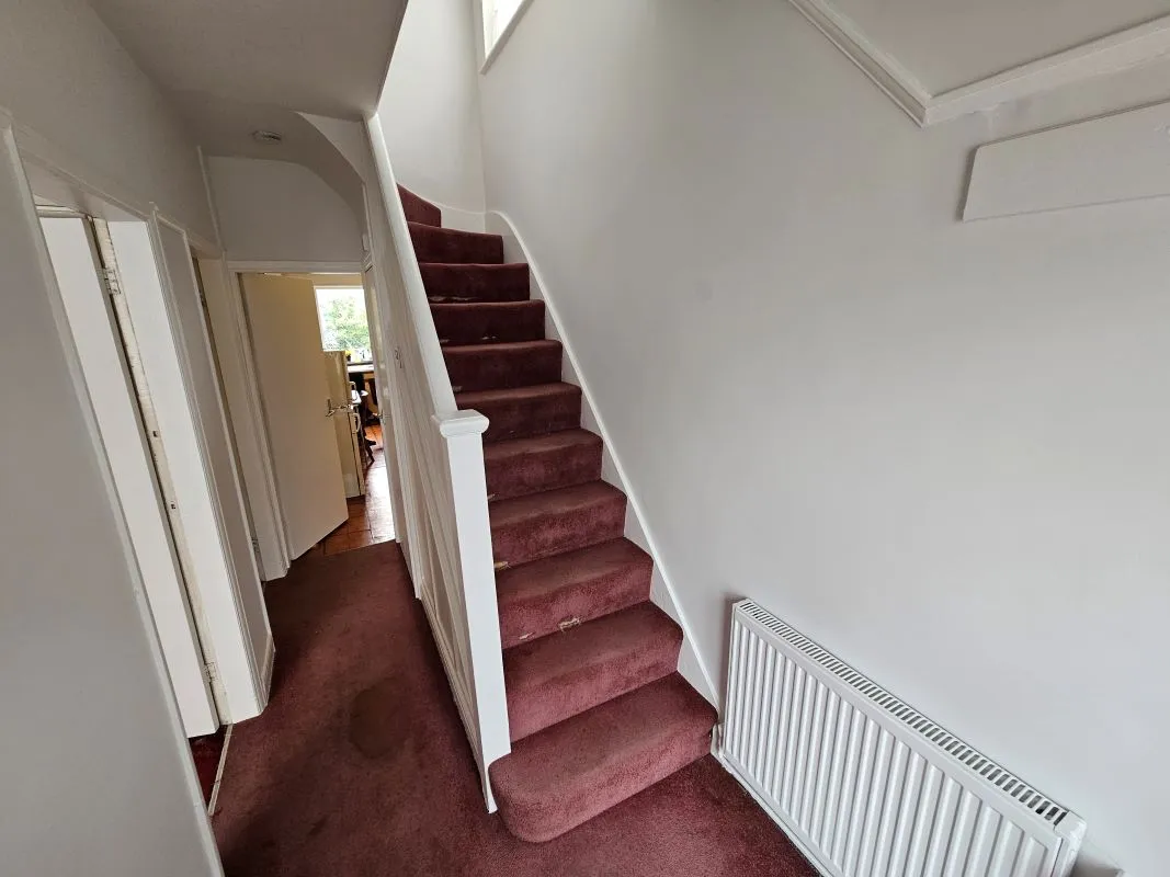 Freehold Vacant Semi-Detached House with Three Bedrooms