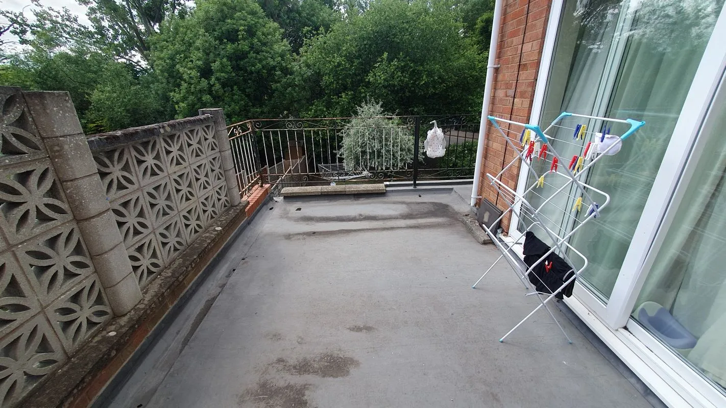 Freehold HMO Investment - 5 Bed Det. Bungalow  - Rental £27,000 p.a.