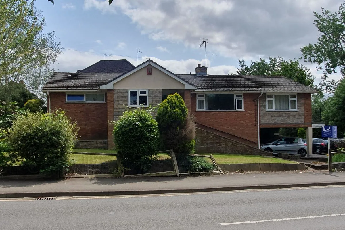 Freehold HMO Investment - 5 Bed Det. Bungalow  - Rental £27,000 p.a.