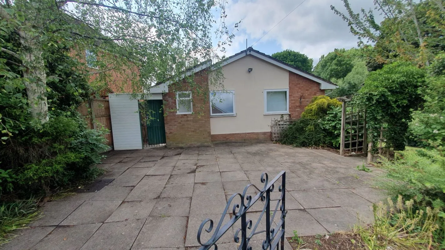 Freehold HMO Investment - 5 Bed Det. Bungalow  - Rental £27,000 p.a.