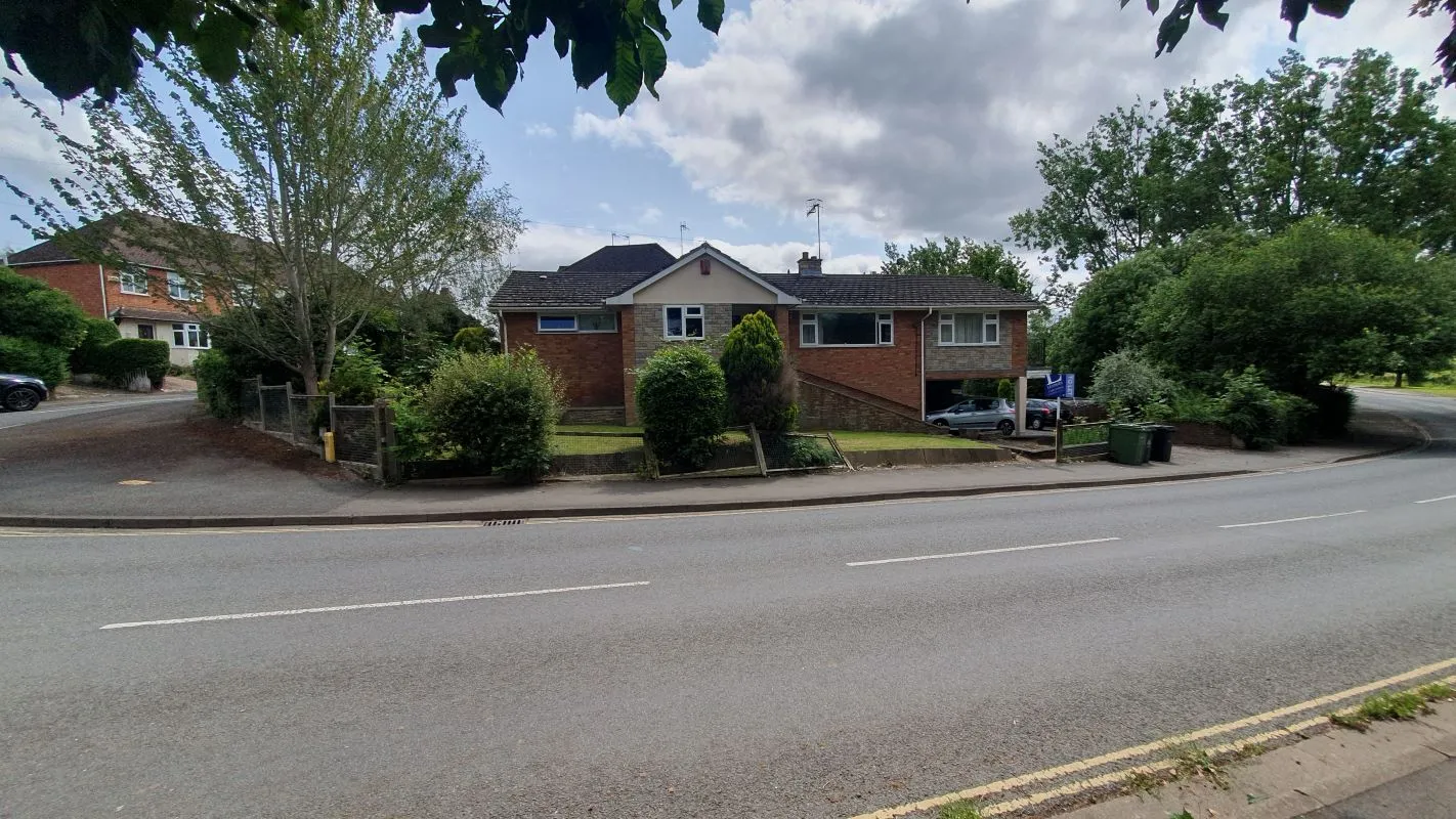 Freehold HMO Investment - 5 Bed Det. Bungalow  - Rental £27,000 p.a.