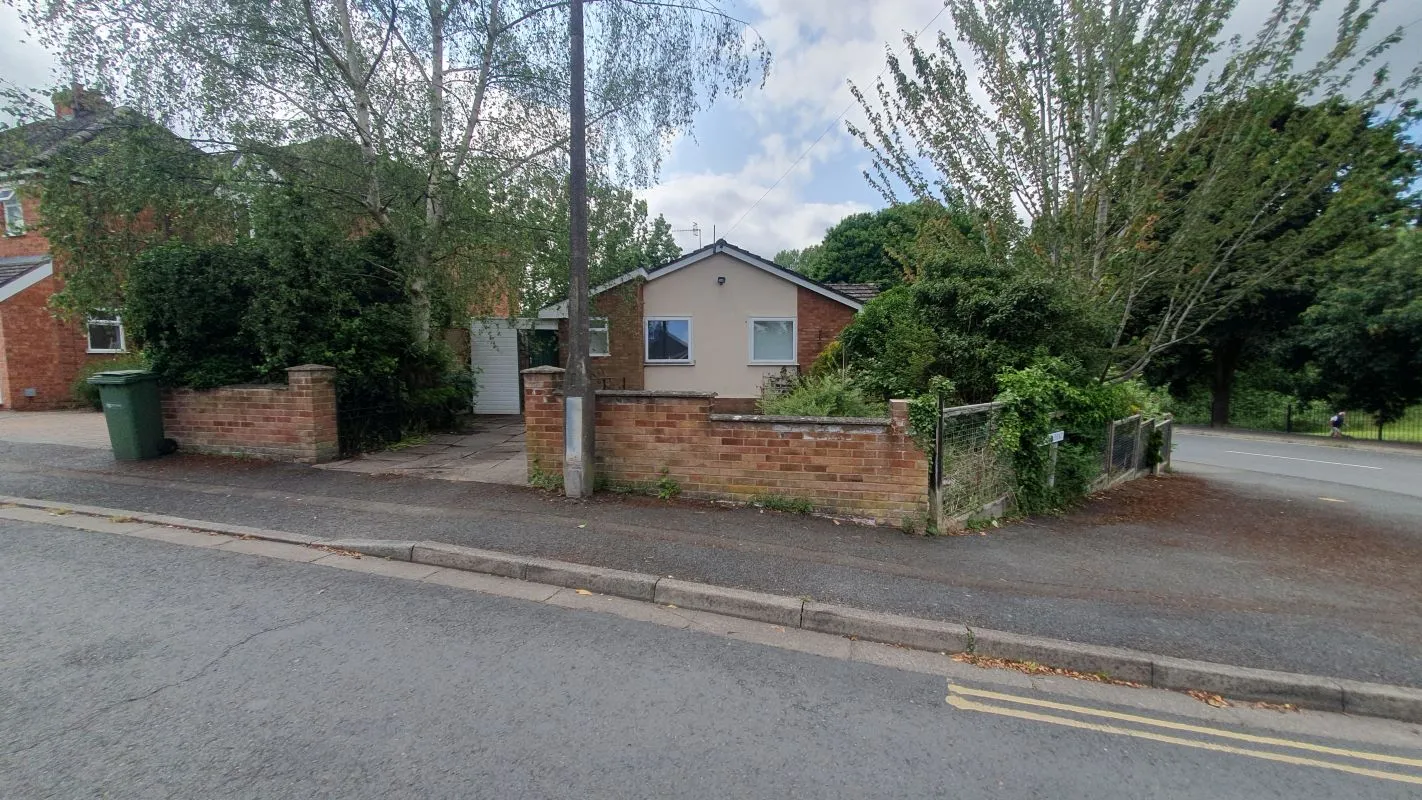 Freehold HMO Investment - 5 Bed Det. Bungalow  - Rental £27,000 p.a.