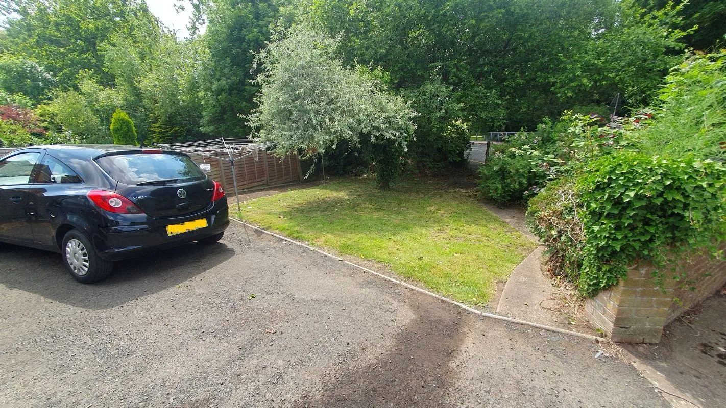 Freehold HMO Investment - 5 Bed Det. Bungalow  - Rental £27,000 p.a.