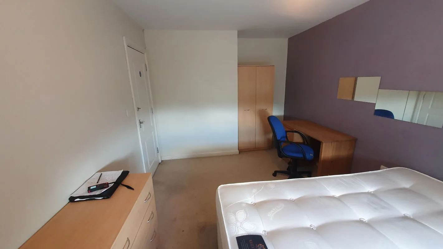 Freehold HMO Investment with 5 Bedrooms - Current Rent: £24,240 p.a.
