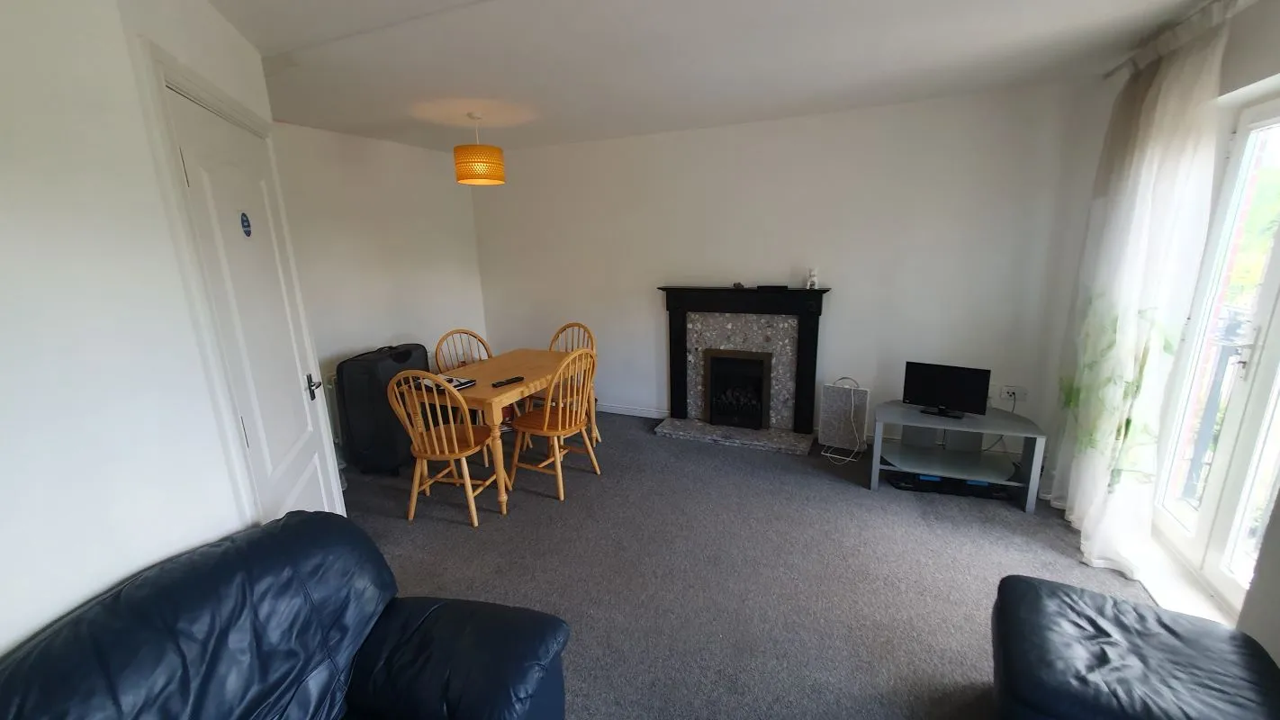 Freehold HMO Investment with 5 Bedrooms - Current Rent: £24,240 p.a.
