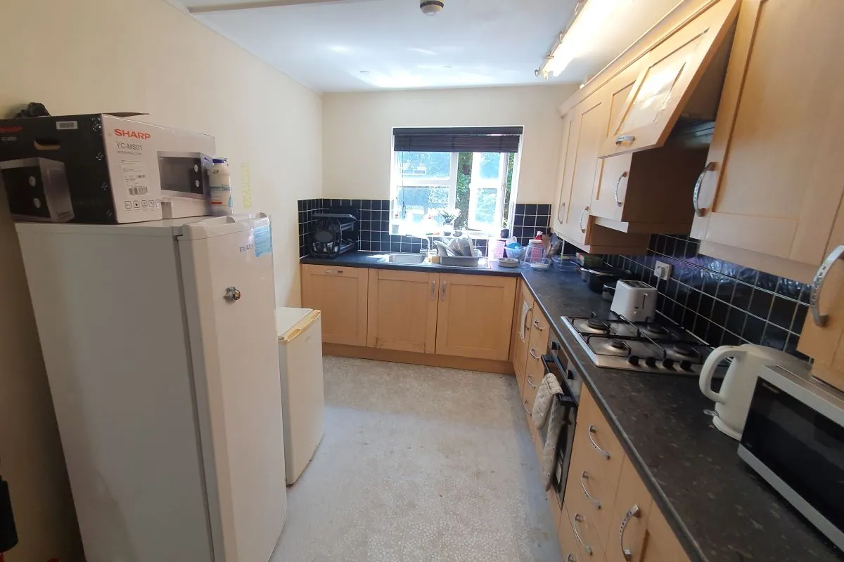 Freehold HMO Investment with 5 Bedrooms - Current Rent: £24,240 p.a.