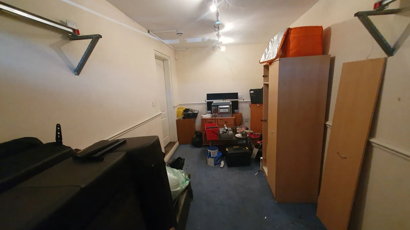 Freehold HMO Investment with 5 Bedrooms - Current Rent: £24,240 p.a.