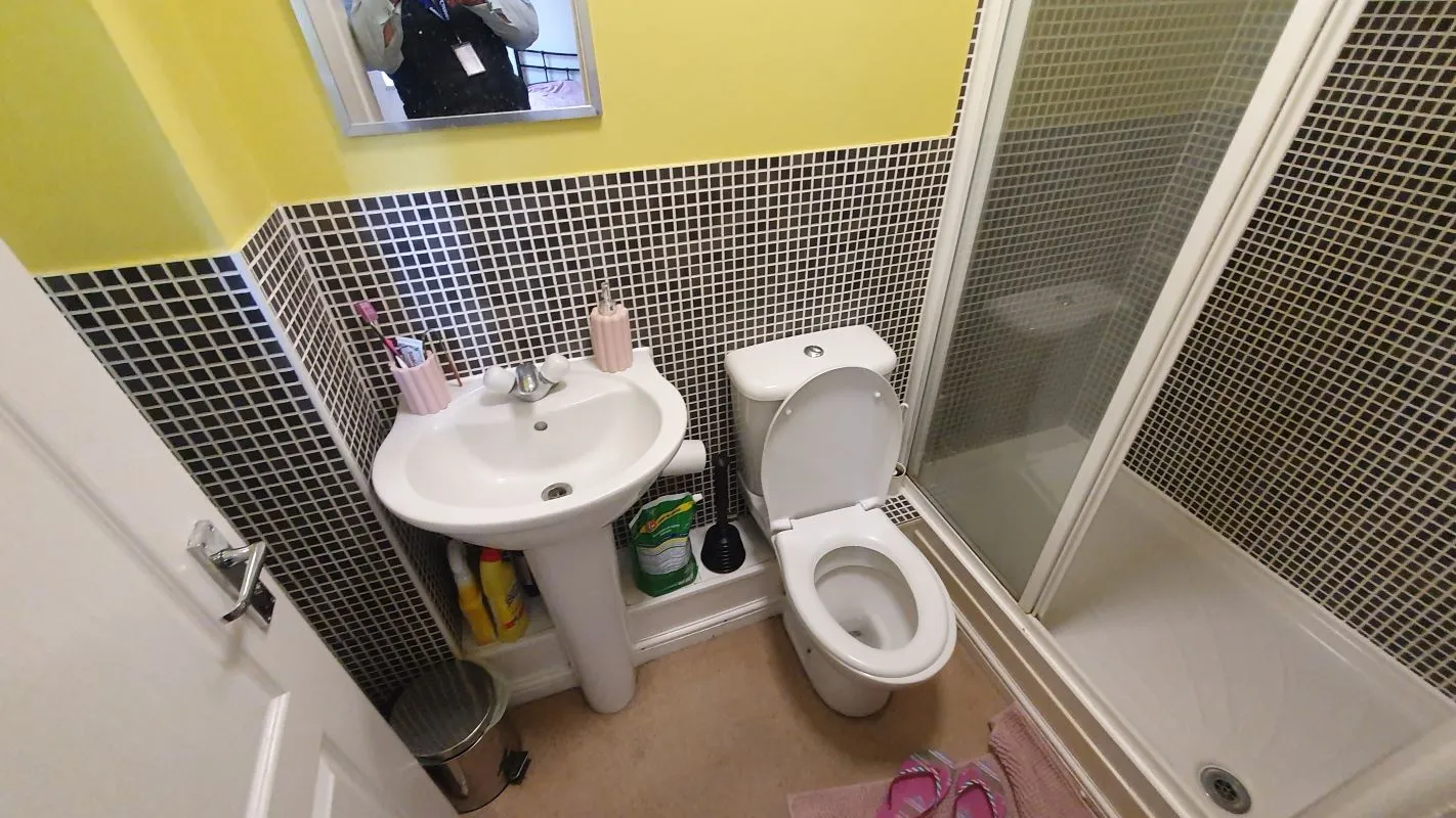 Freehold HMO Investment with 5 Bedrooms - Current Rent: £24,240 p.a.