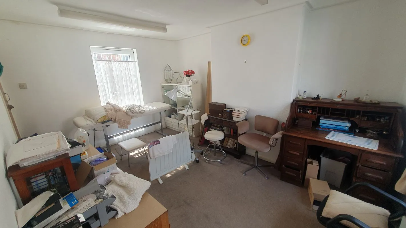 Freehold Vacant Double Fronted Commercial Premises