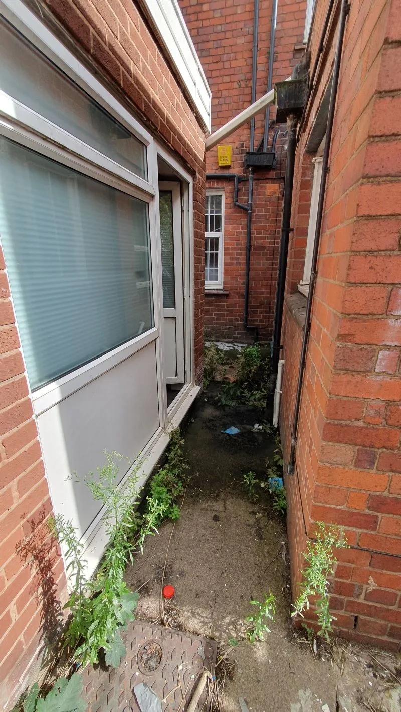 Freehold Vacant Double Fronted Commercial Premises