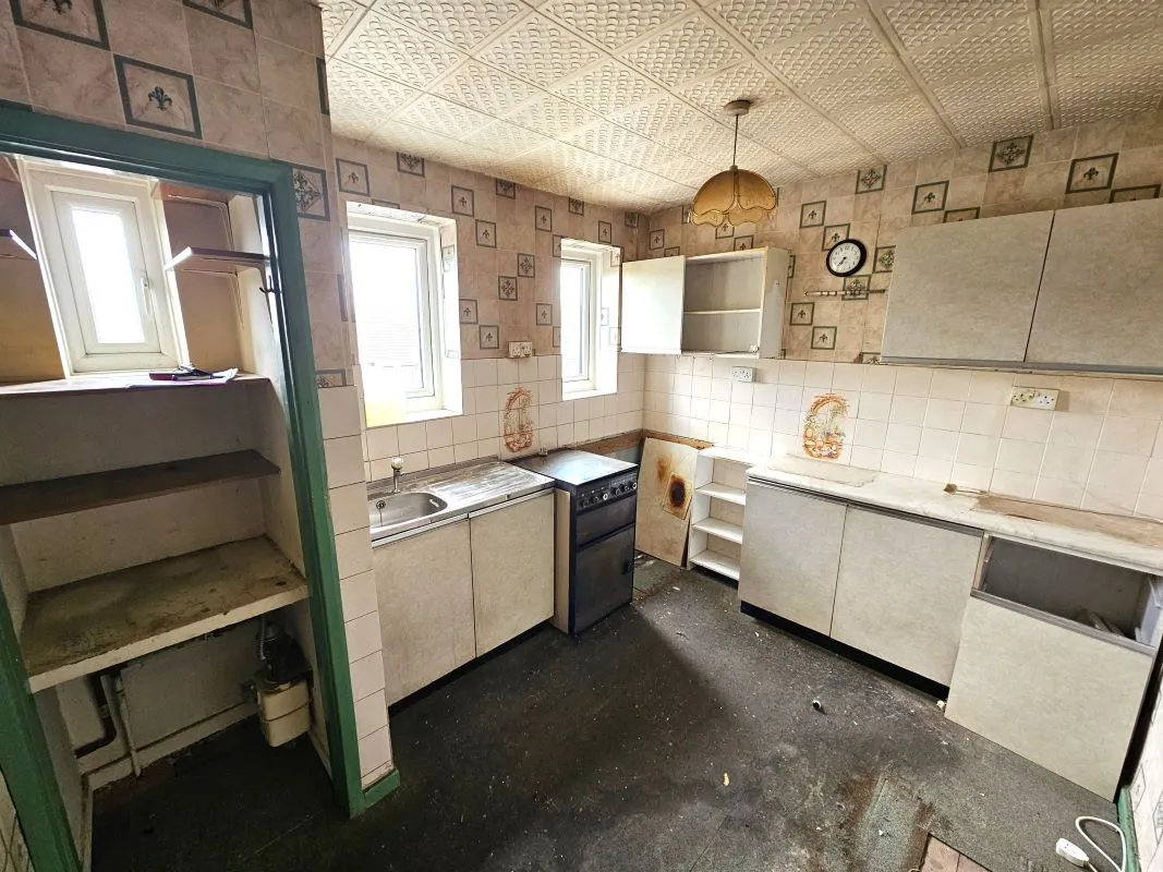 Leasehold Vacant Three Bedroom Flat