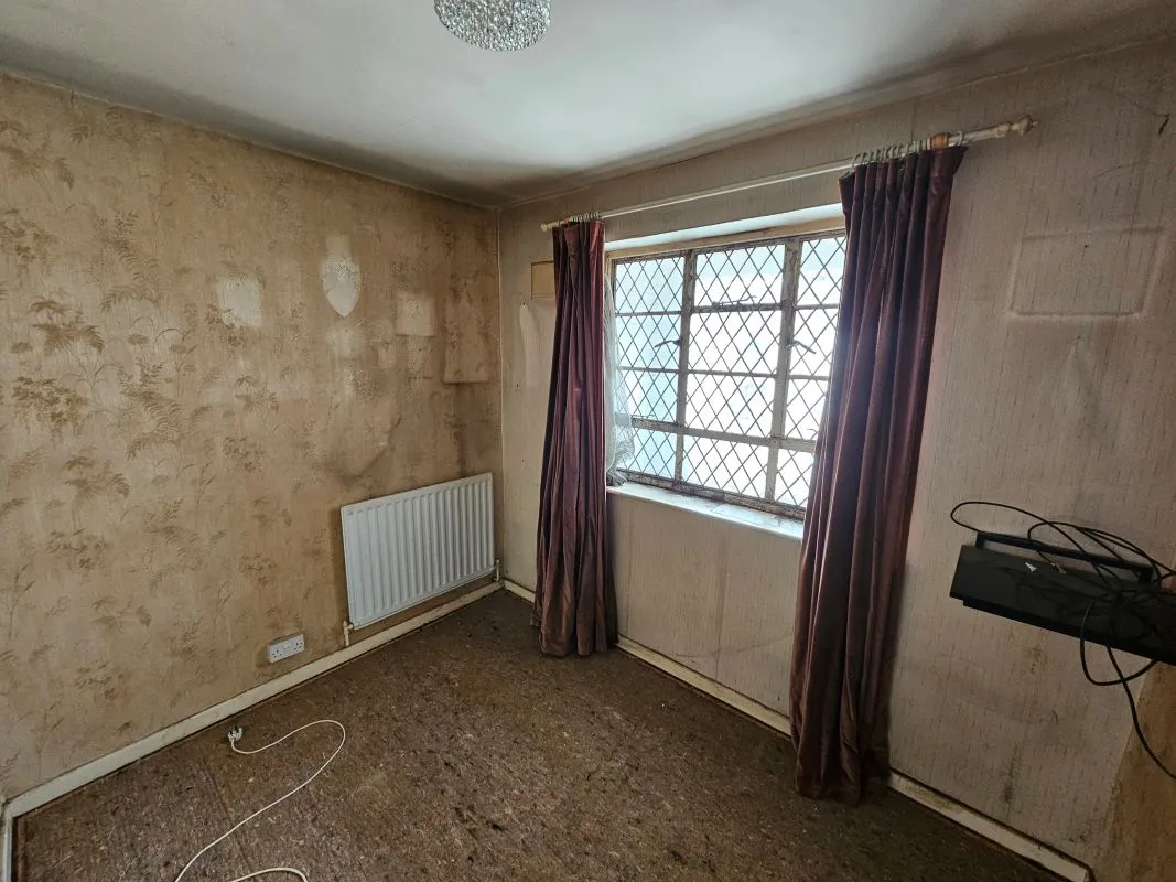 Leasehold Vacant Three Bedroom Flat