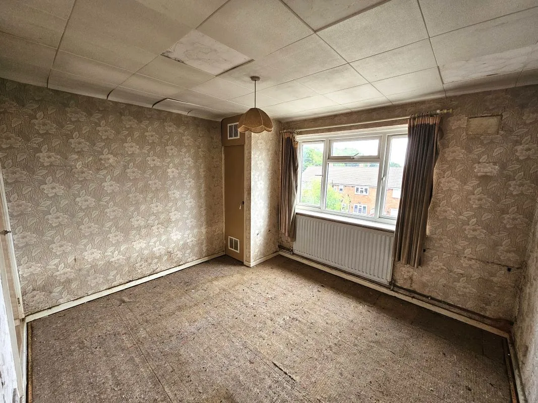 Leasehold Vacant Three Bedroom Flat