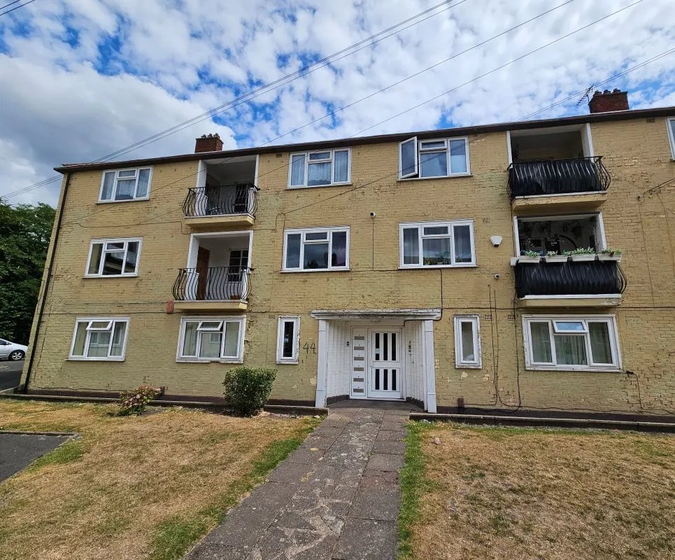 Leasehold Vacant Three Bedroom Flat