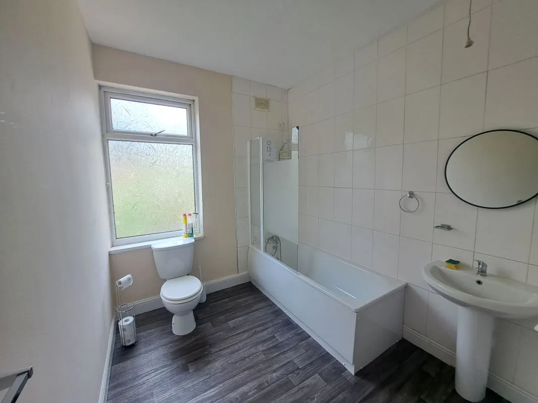 Freehold Vacant Mid Terraced House