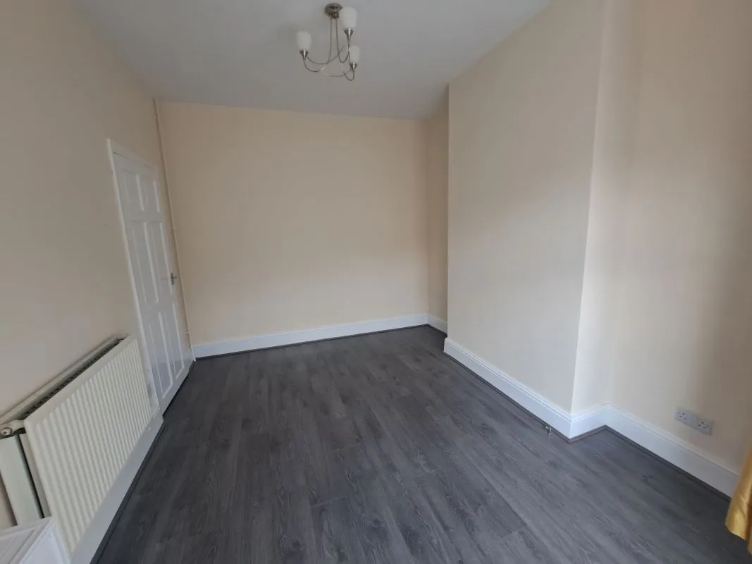 Freehold Vacant Mid Terraced House