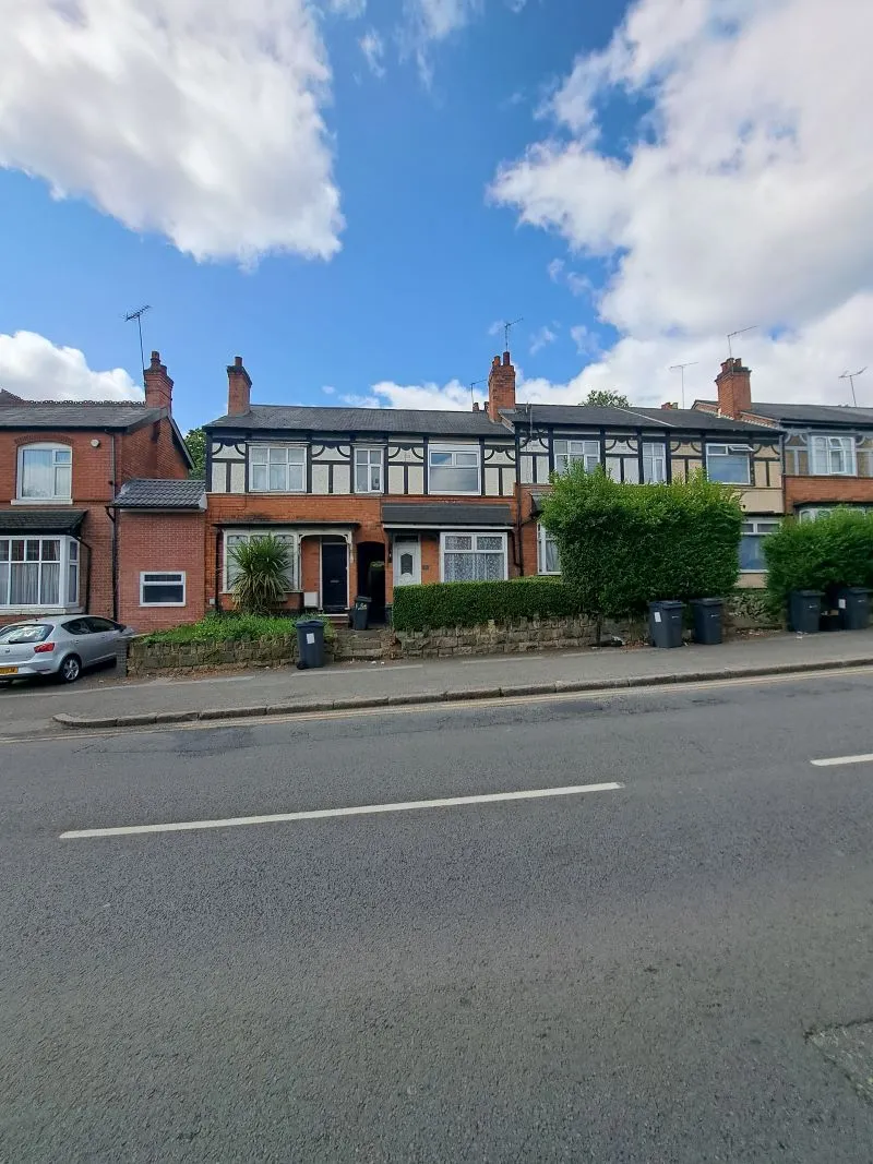 Freehold Vacant Mid Terraced House