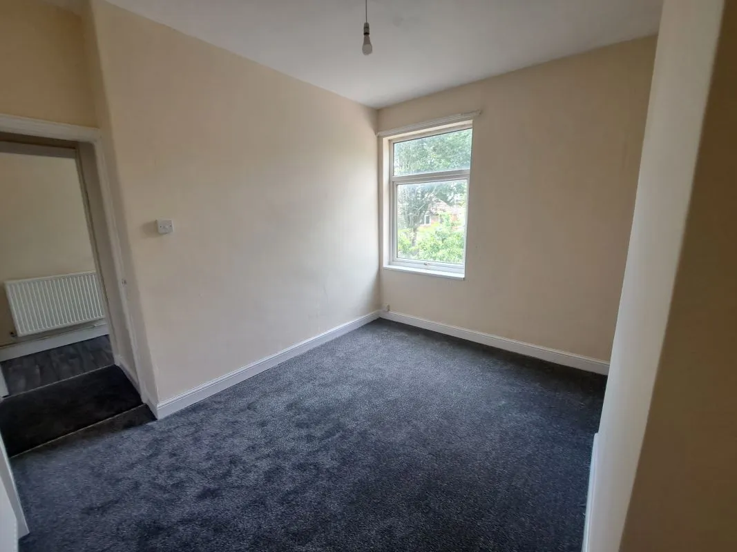 Freehold Vacant Mid Terraced House