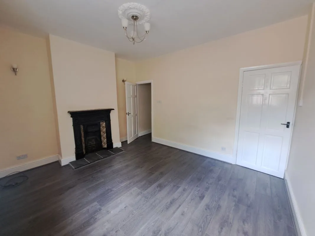 Freehold Vacant Mid Terraced House