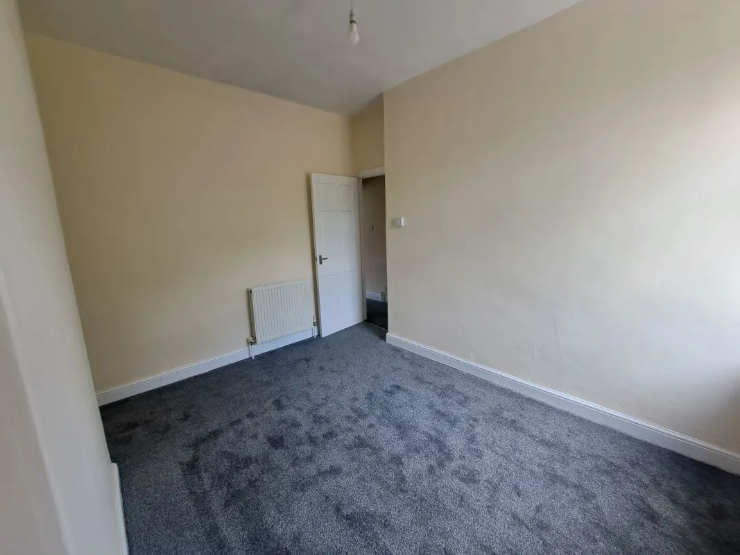 Freehold Vacant Mid Terraced House