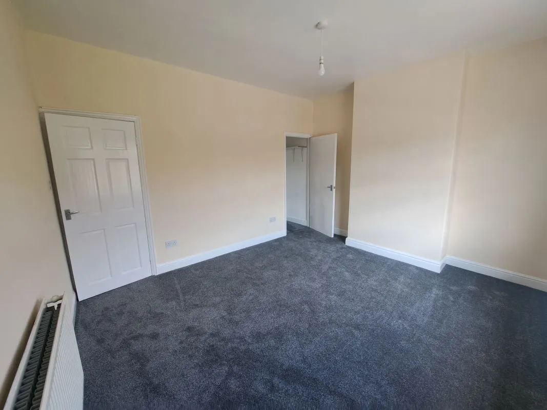 Freehold Vacant Mid Terraced House