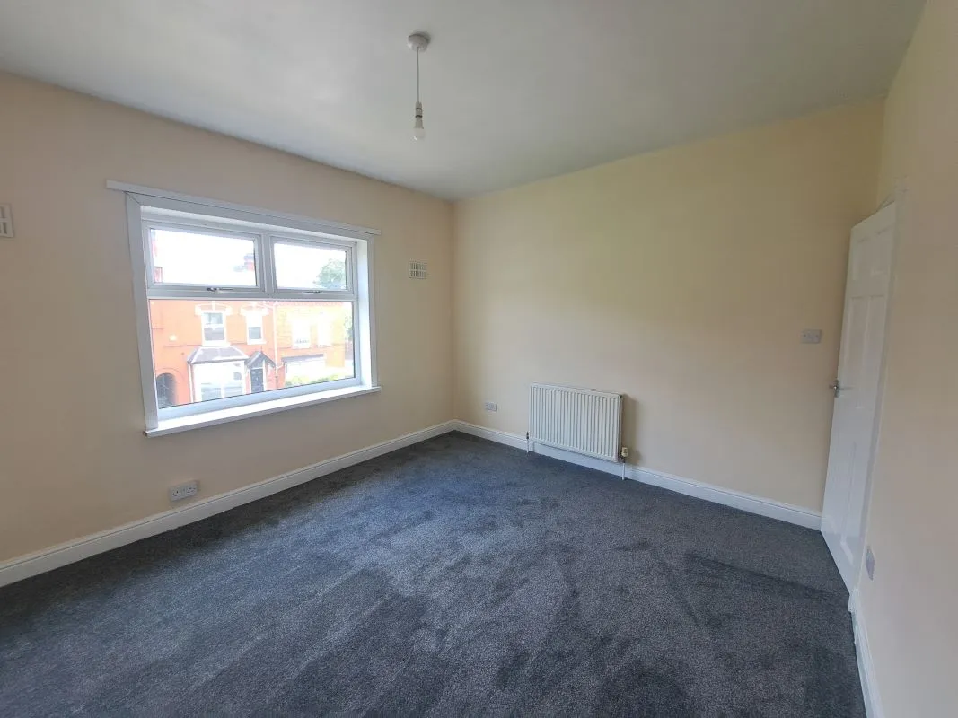 Freehold Vacant Mid Terraced House